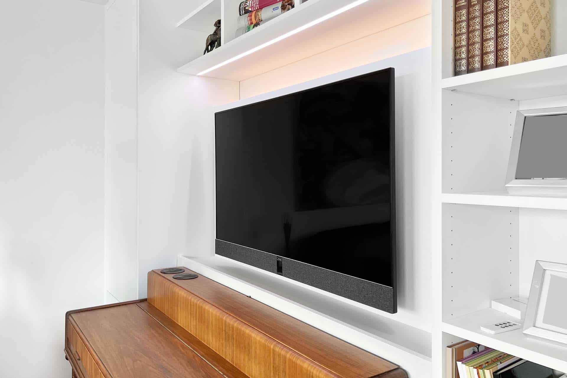 multimedia-möbel: wohnwand mit elektrischem tv-lift